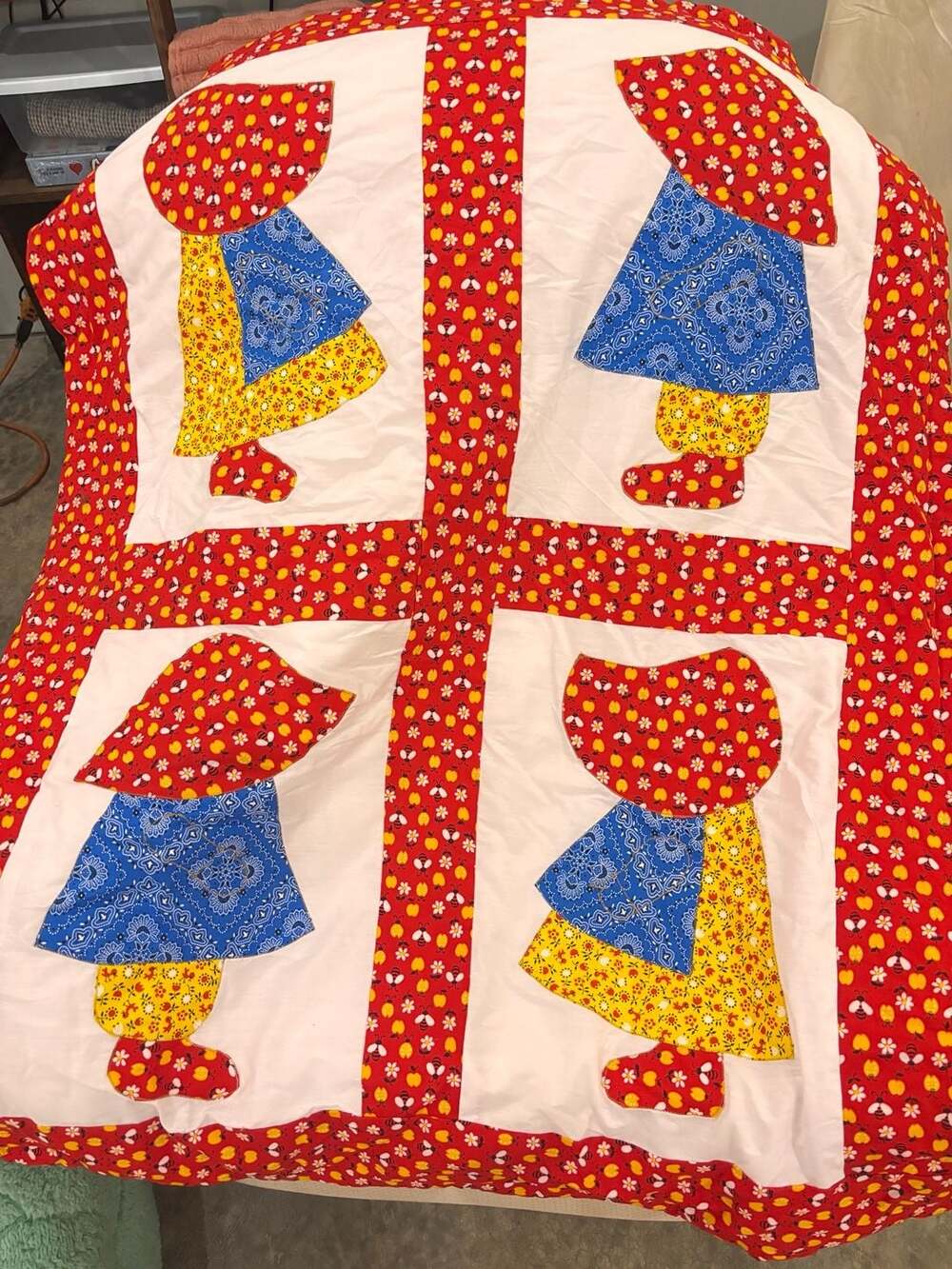 Vintage Handmade Sunbonnet Sue Applique Quilt